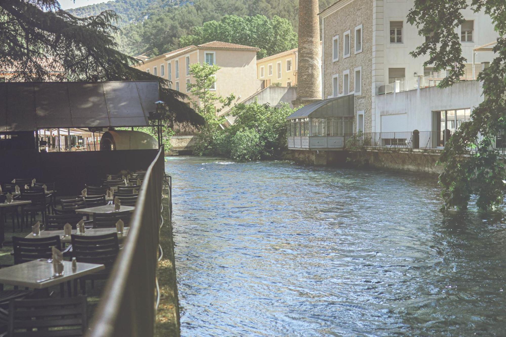 Hotel Restaurant Du Parc En Bord De Riviere Fontaine-de-Vaucluse Exteriör bild