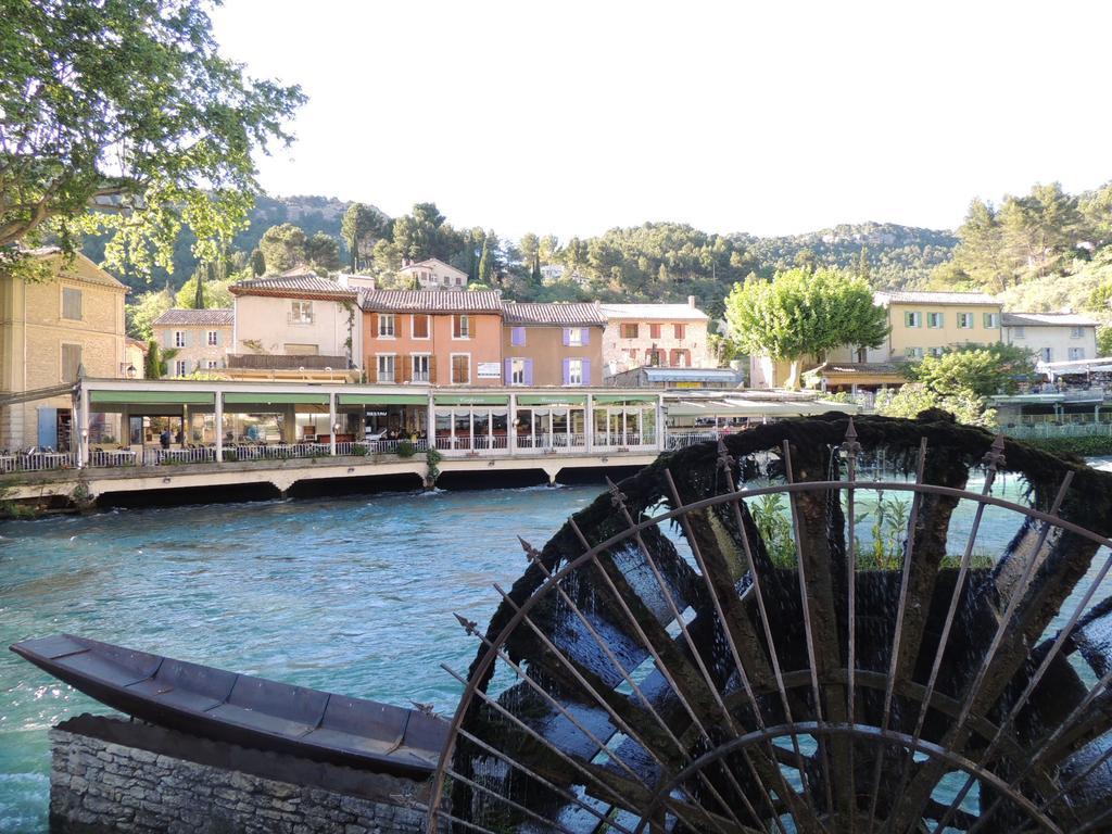 Hotel Restaurant Du Parc En Bord De Riviere Fontaine-de-Vaucluse Exteriör bild